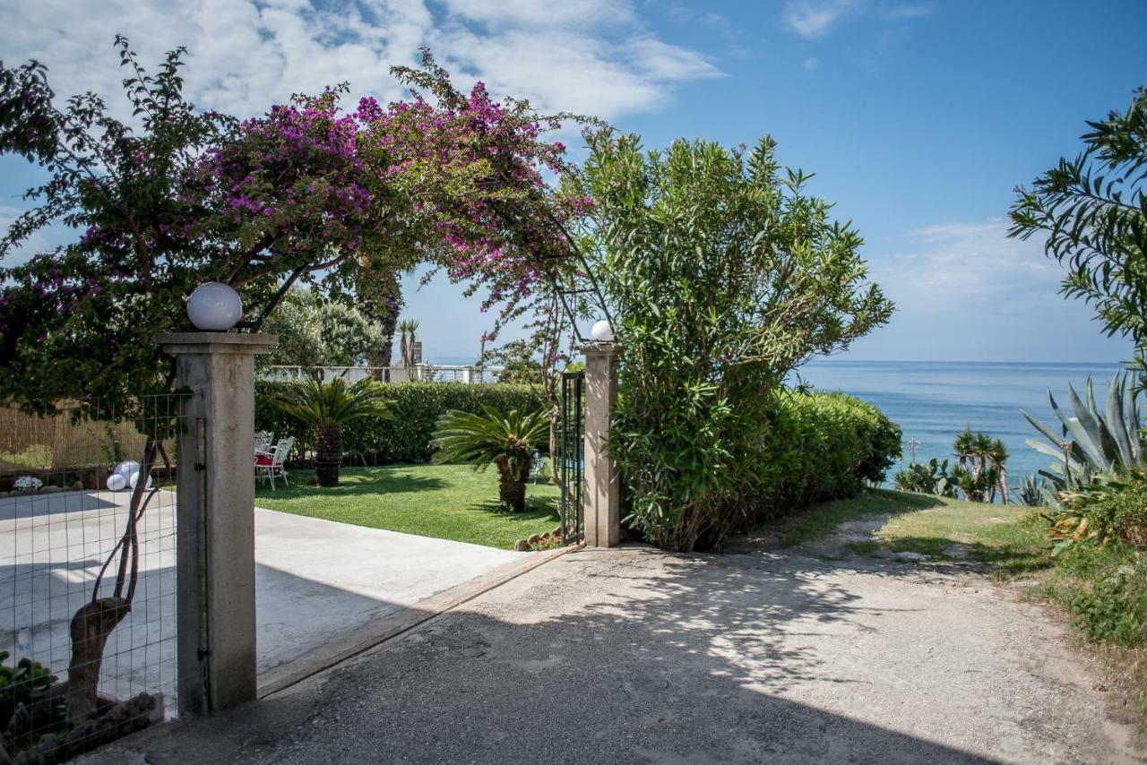 Oikia Eleanthi - Beachfront Garden Home! Mytikas  Luaran gambar